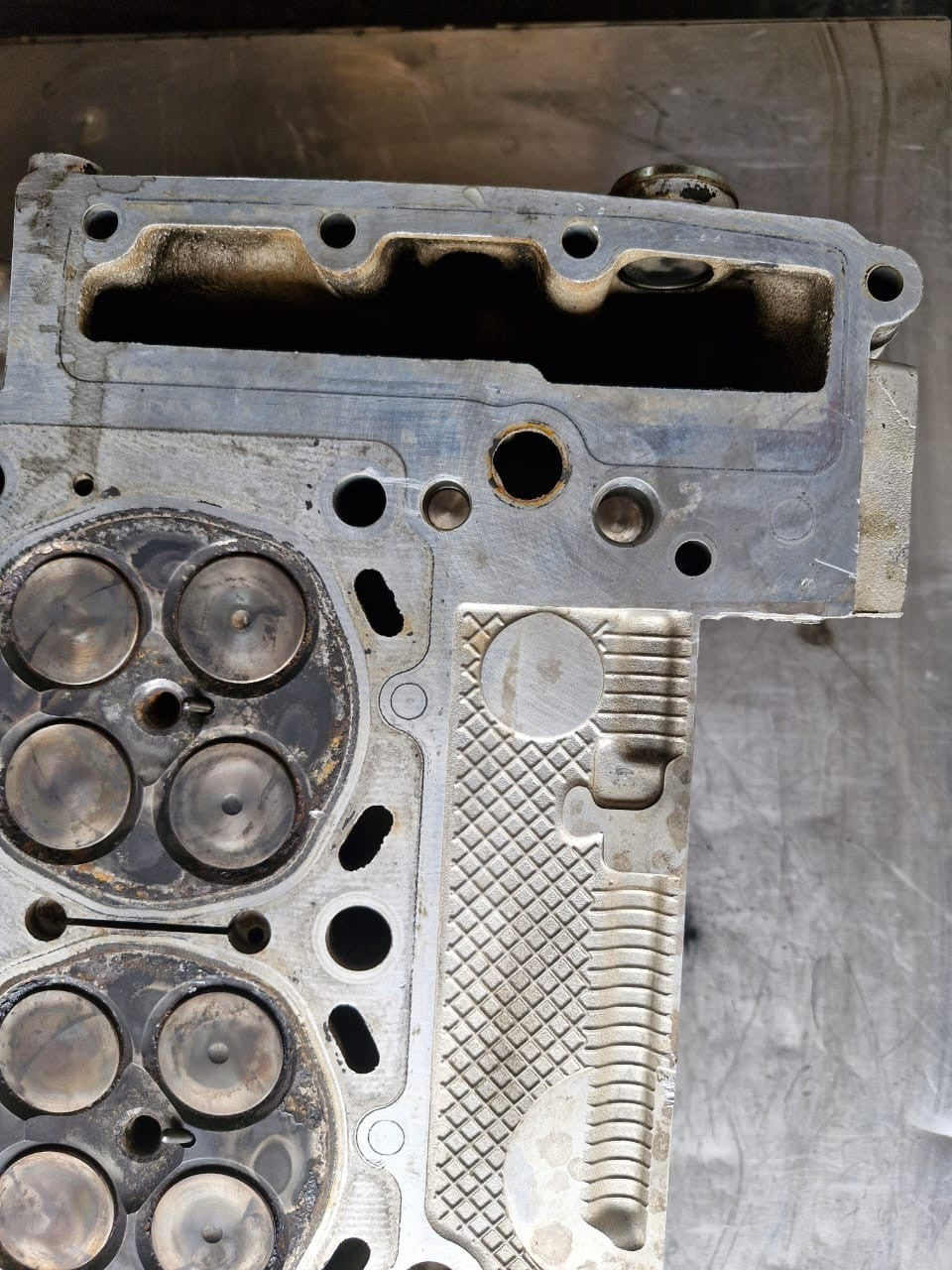 MITSUBISHI FUSO CANTER 3.0L 4P10 COMPLETE CYLINDER HEAD