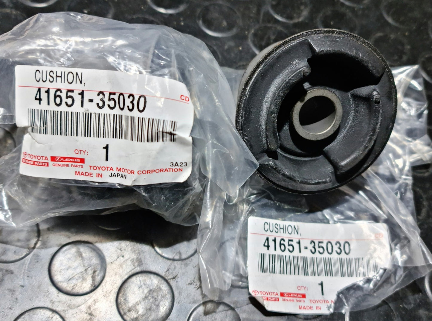 GENUINE TOYOTA STOPPER, DIFFERENTIAL MOUNT, UPPER 41653-35030