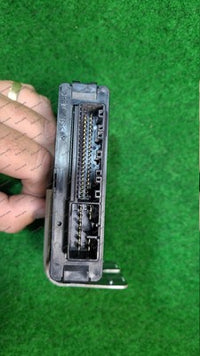 TOYOTA HILUX ECU 4WD CONTROL MODULE (MOUNTED BEHIND GLOVE BOX), P/N 8953371101,