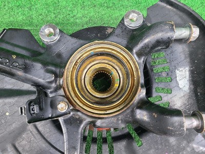 TOYOTA HILUX RIGHT FRONT HUB ASSEMBLY 4WD, 09/15- LESS CALIPER AND ABS SENSOR