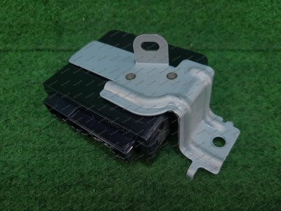 TOYOTA LANDCRUISER ECU 200 SERIES, 4WD CONTROL MODULE (LOWER DRIVERS SIDE A-PILL