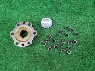 TOYOTA LAND CRUISER100 SERIES LOCKING WHEEL HUB FLANGE WITH BOLTS
