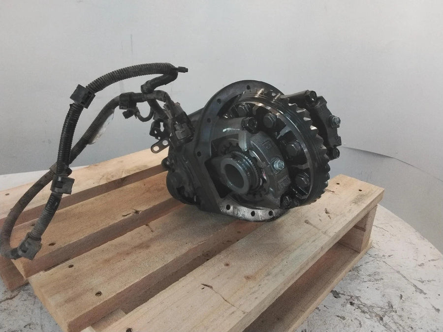 TOYOTA LANDCRUISER 76/78/79 A04A FRONT DIFFERENTIAL  10x39=3.9 RATIO