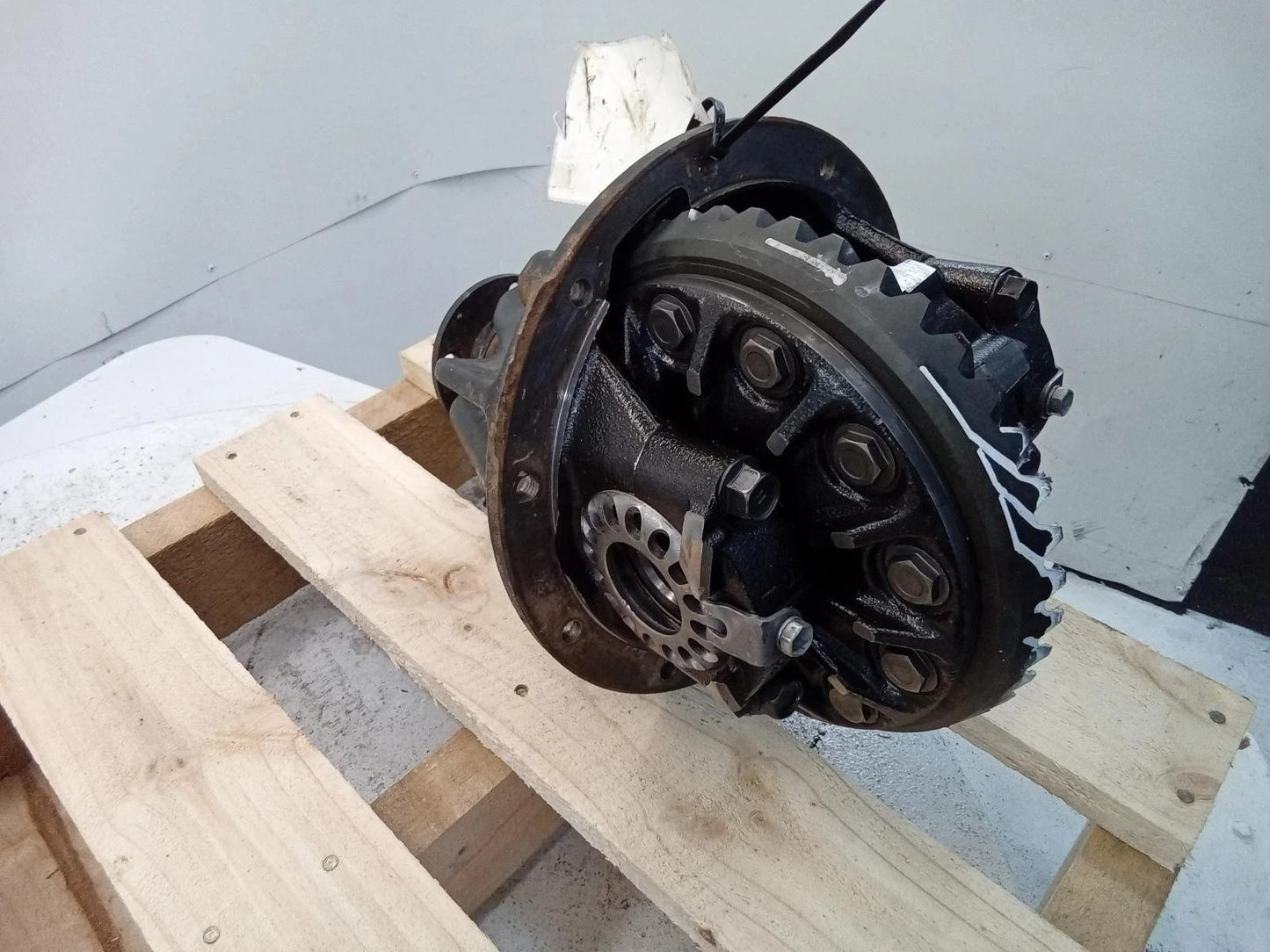 TOYOTA LAND CRUISER 200 SERIES REAR AXLE DIFFERENTIAL CENTRE 39×10=3.9 RATIO