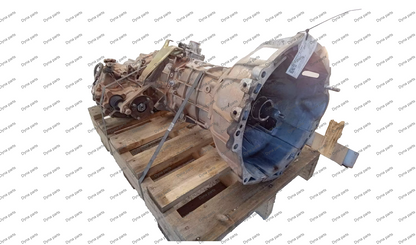 TOYOTA LAND CRUISER R151 5-SPD MANUAL TRANSMISSION WITH PART TIME TRANSFER CASE